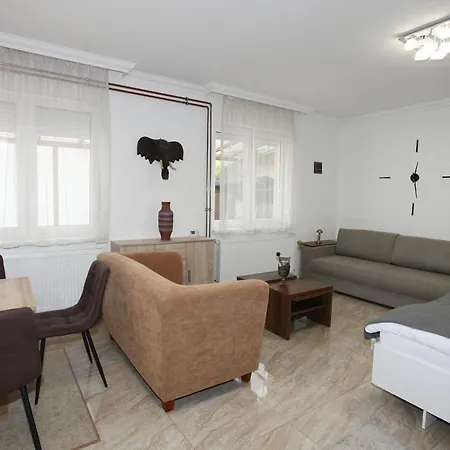 Hangjegy 아파트호텔 3*